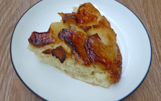 Яблочный пирог на сковородке. «Вкусно и точка» - кулинарный сайт. Vkusno-i-tochka.ru